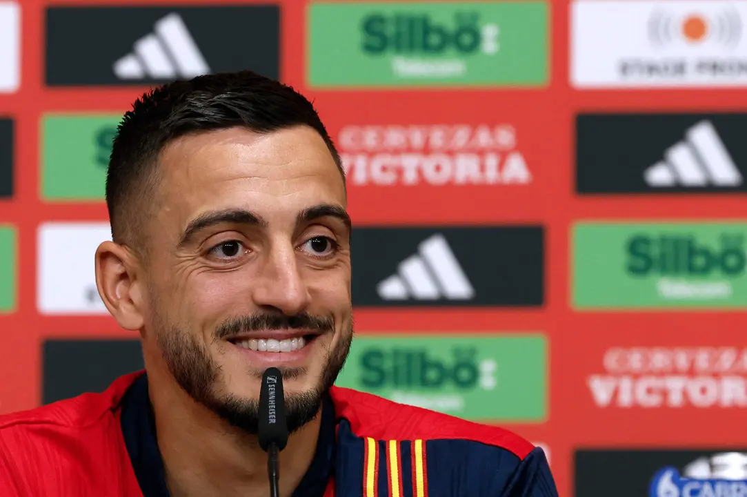El delantero espa&ntilde;ol Joselu ofrece una rueda de prensa en Donaueschingen (Alemania). EFE/ J.J.guillen