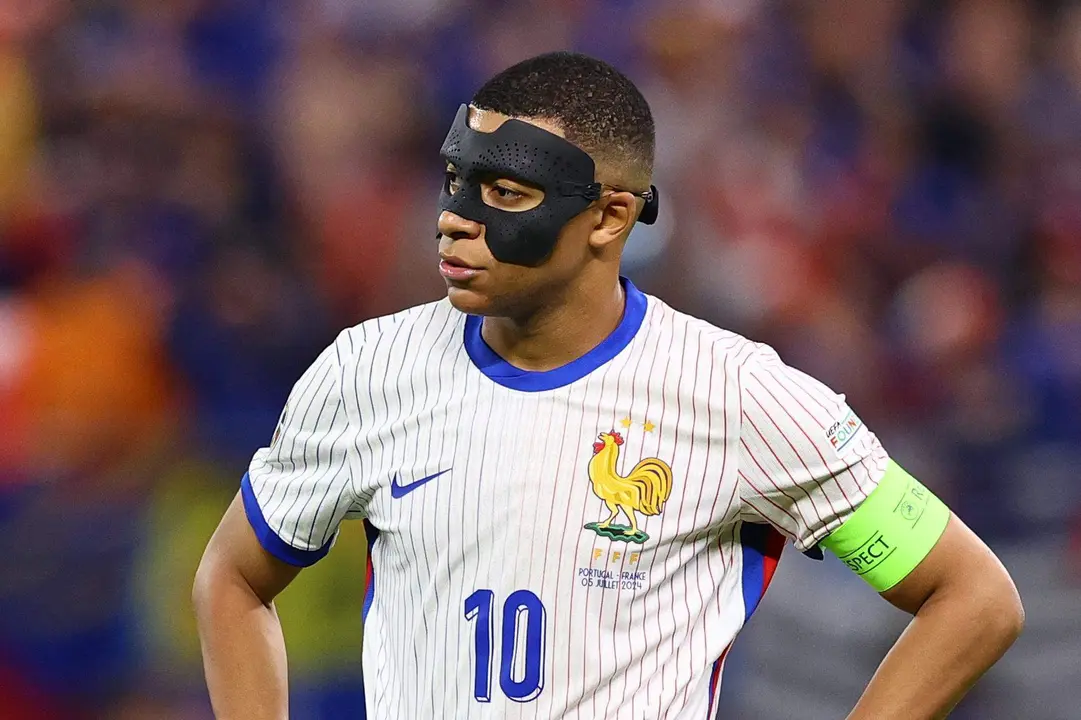 El delantero franc&eacute;s Kylian Mbappe durante el partido de cuartos de la Eurocopa que han jugado Francia y Portugal en Hamburgo, Alemania. EFE/EPA/FILIP SINGER