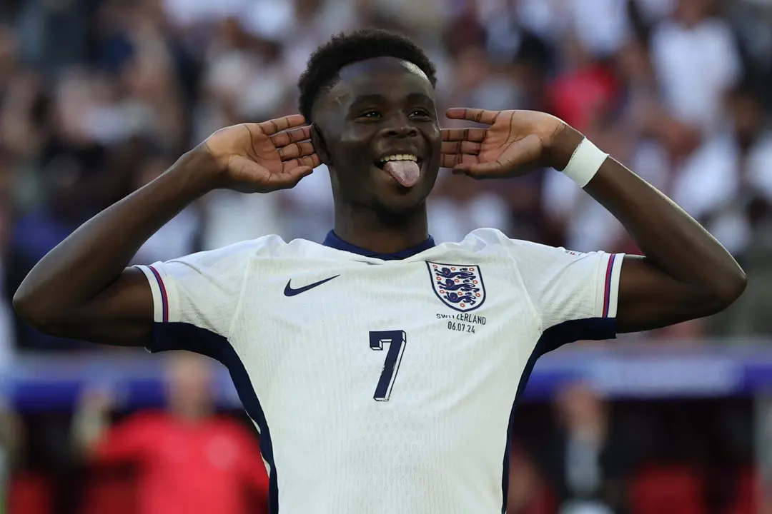 Bukayo Saka, futbolista de la selecci&oacute;n de Inglaterra, celebra su gol en Dusseldorf, Alemania, EFE/EPA/GEORGI LICOVSKI