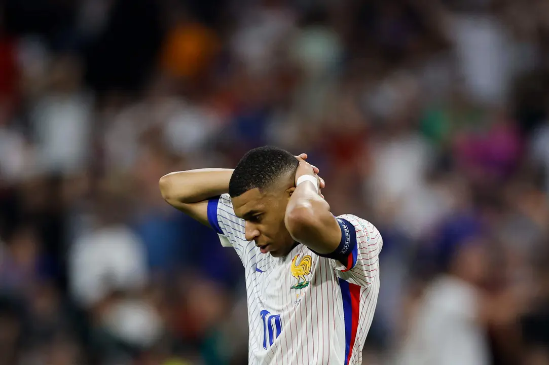 El delantero de la selecci&oacute;n francesa Kylian Mbapp&eacute;, durante el partido de semifinales de la Eurocopa de f&uacute;tbol que Espa&ntilde;a y Francia disputaro en M&uacute;nich. EFE/Alberto Est&eacute;vez