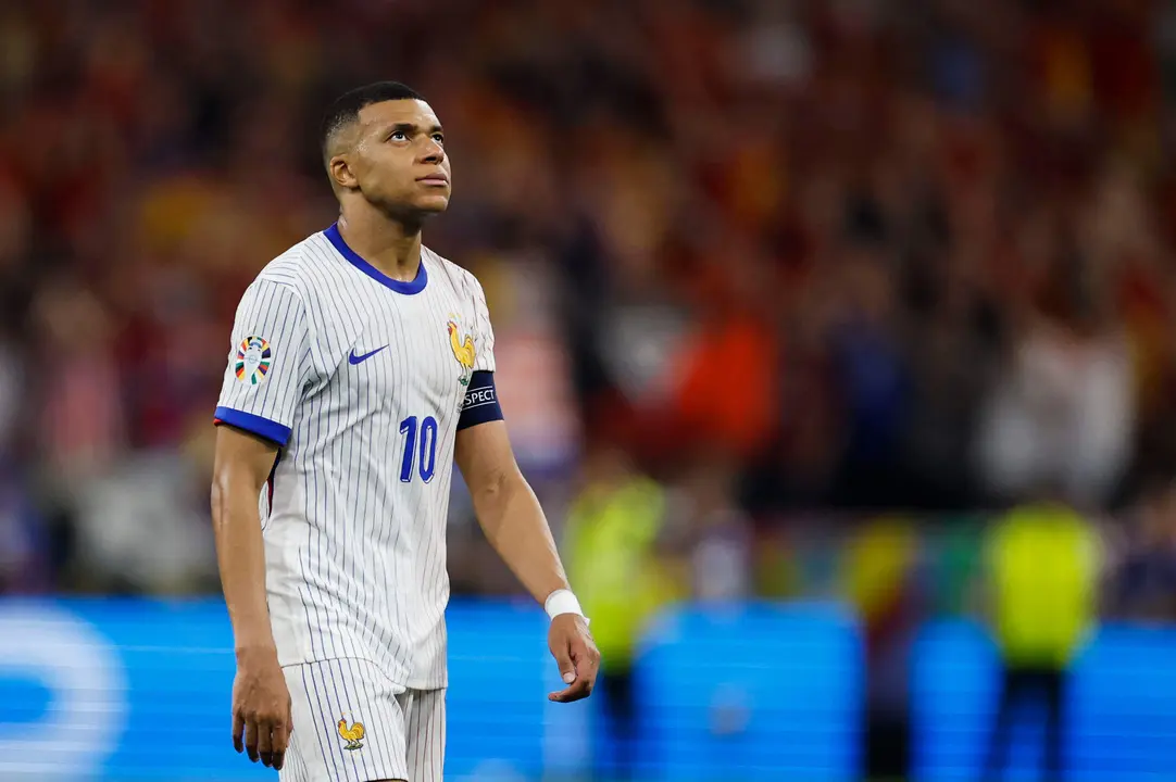 Mbapp&eacute;, al t&eacute;rmino del partido. EFE/Alberto Est&eacute;vez