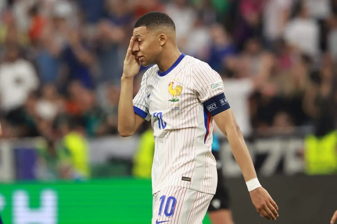 Kylian Mbappe lamenta una ocasi&oacute;n perdida durante la semifinal de la Eurocopa entre Francia y Espa&ntilde;a EFE/EPA/CLEMENS BILAN