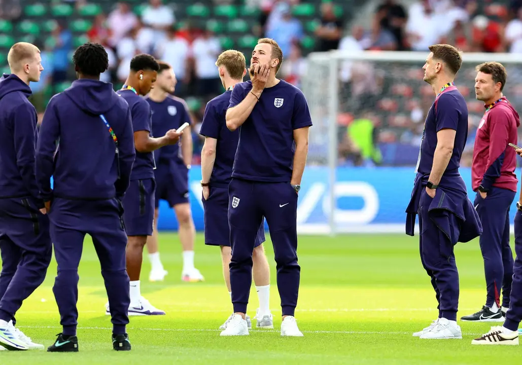 El delantero ingl&eacute;s Harry Kane sobre el c&eacute;sped del OL&iacute;mpico de Berl&iacute;n, Alemania. EFE/EPA/FILIP SINGER
