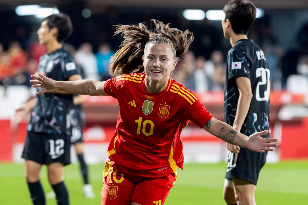 Claudia Pina celebra el primer gol. EFE/Marcial Guill&eacute;n