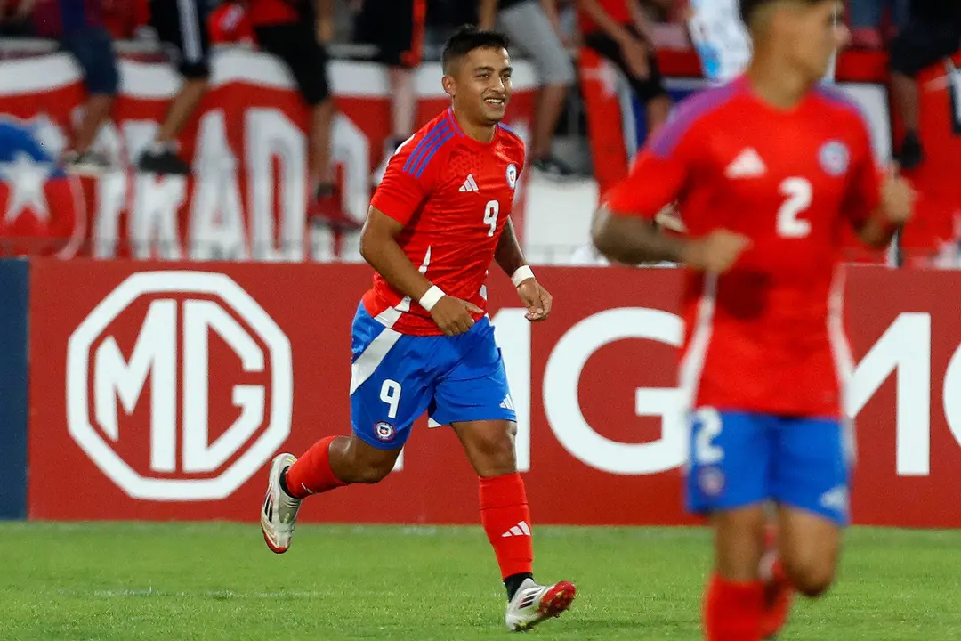 Nicol&aacute;s Guerra, de Chile, celebra un gol durante el partido amistoso entre la Selecci&oacute;n de Chile y la Selecci&oacute;n de Panam&aacute;, en el Estadio Nacional Julio Mart&iacute;nez Pr&aacute;danos (Chile). EFE/ Osvaldo Villarroel