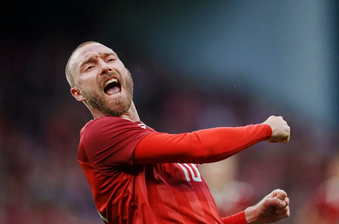 El dan&eacute;s Christian Eriksen celebra el gol de la victoria de Dinamarca ante Irlanda del Norte en Copenhague. EFE/EPA/Liselotte Sabroe