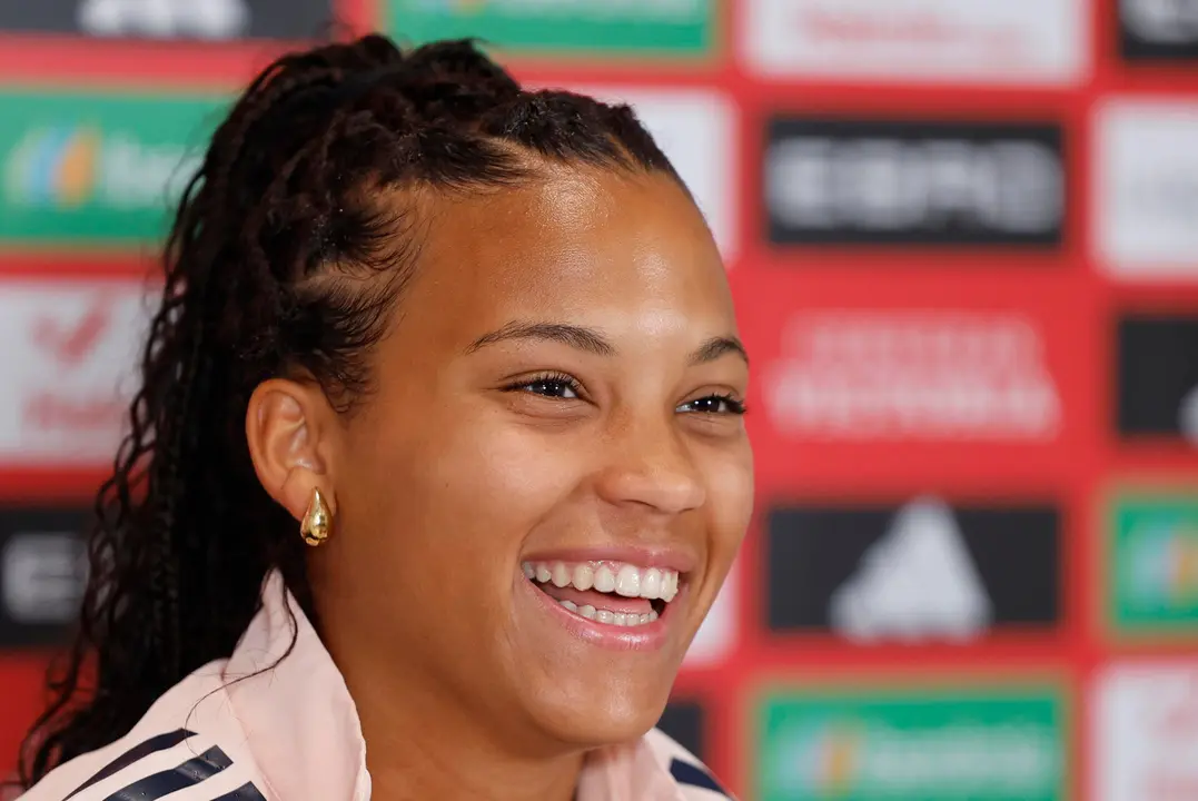 La centrocampista espa&ntilde;ola Vicky L&oacute;pez ofrece una rueda de prensa en Lausana (Suiza), tras la victoria del conjunto en el partido de cuartos de final de la Eurocopa 2025 que Suiza y Espa&ntilde;a disputaron en el estadio de Wankdorf, en Berna. EFE/Ana Escobar