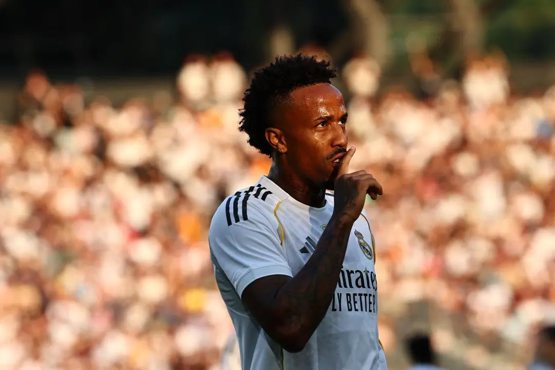 El brasile&ntilde;o del Real Madrid Eder Militao celebra su gol en el amisotos ante el WSG Tirol. EFE/EPA/ANNA SZILAGYI