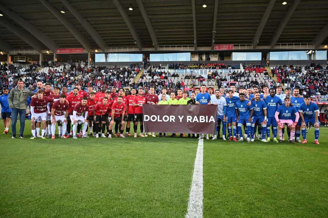 Partido solidario por los incendios forestales del verano entre los equipos , Zamora CF, Ourense CF, SD Ponferradina y Cultural Leonesa. EFE/J.Casares