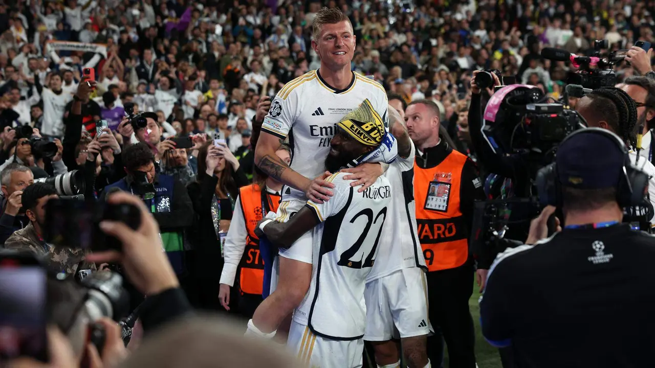 Los jugadores alemanes Toni Kroos y Antonio Rudiger. EFE/EPA/ADAM VAUGHAN
