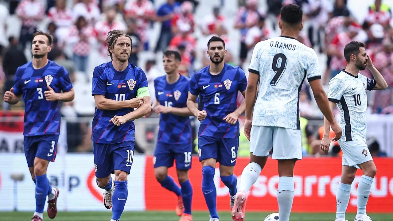 El futbolista croata Luka Modric, durante un amistoso frente a Portugal, en una foto de archivo. (Futbol, Amistoso, Croacia) EFE/EPA/RODRIGO ANTUNES