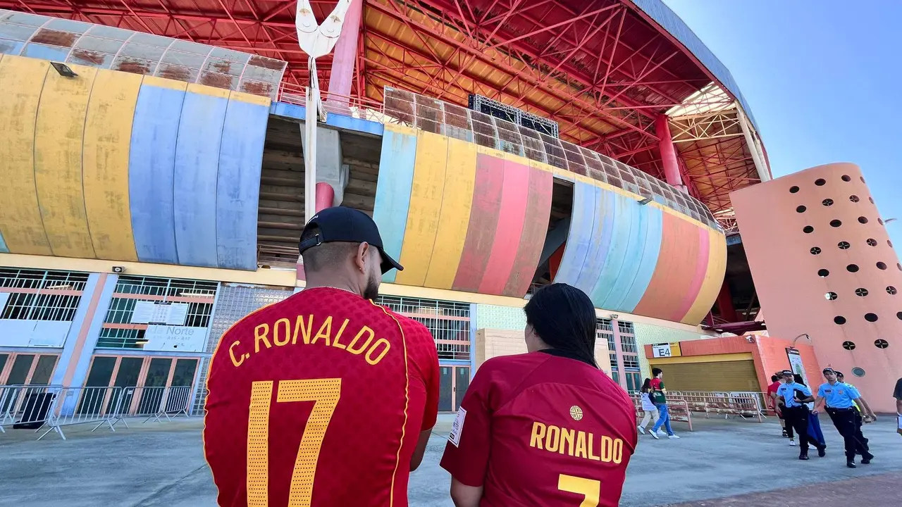 Portugal afronta este mi&eacute;rcoles en Aveiro (Portugal) su &uacute;ltimo encuentro amistoso antes de la Eurocopa de Alemania. EFE/Carlos Garc&iacute;a