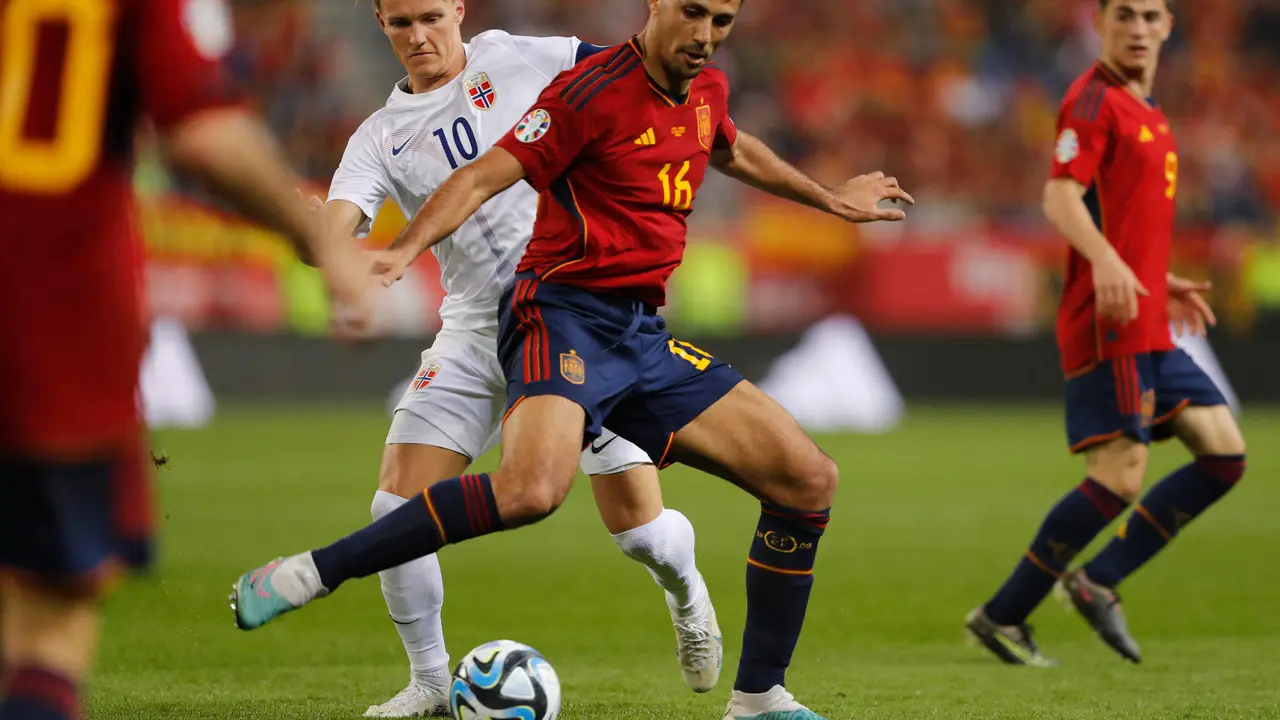 El centrocampista de la selecci&oacute;n espa&ntilde;ola de f&uacute;tbol Rodri en foto de archivo de Jorge Zapata. EFE