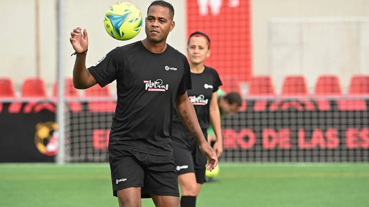 El exfutbolista Patrick Kluivert en una imagen de archivo reciente. EFE/ Fernando Villar