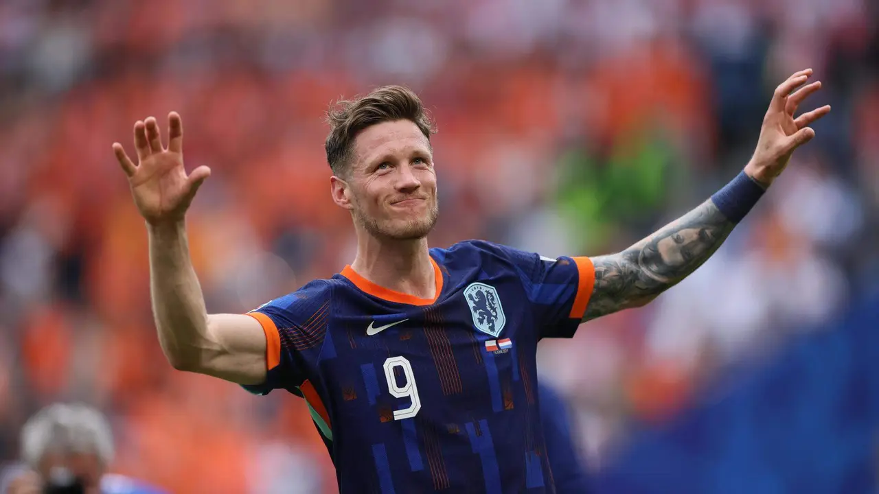 Wout Weghorst, delantero de los Pa&iacute;ses Bajos, tras marca a Polonia en Hamburgo, Alemania.. EFE/EPA/Leszek Szymanski