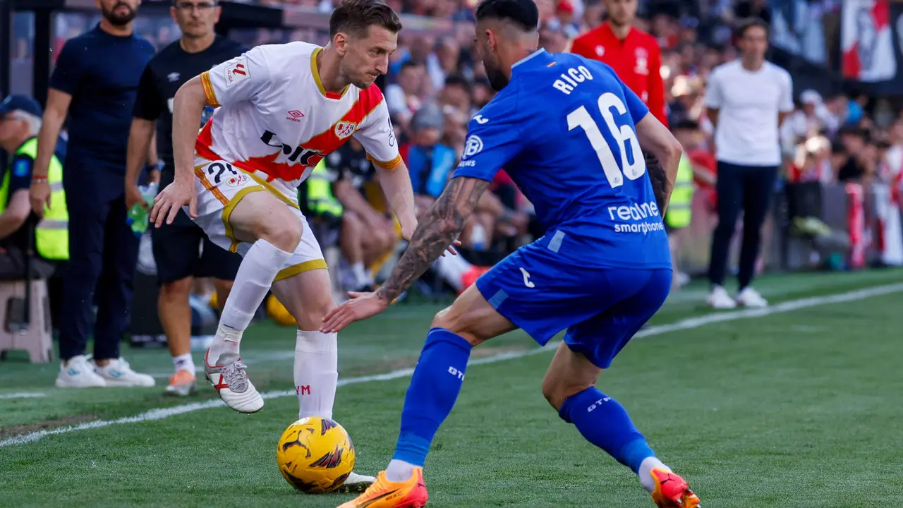El defensa alban&eacute;s del Rayo Vallecano Iv&aacute;n Balliu en una imagen de archivo de esta temporada.-EFE/ Javier Liz&oacute;n