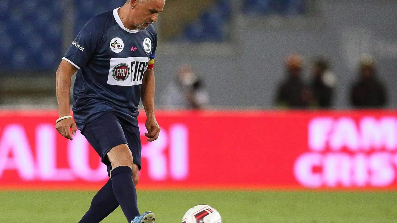 ROM18- ROMA (ITALIA), 1/09/2014.- El exjugador italiano de f&uacute;tbol Roberto Baggio durante un partido amistoso "Partido por la paz". EFE/ALESSANDRO DI MEO (Archivo 1/09/2014)