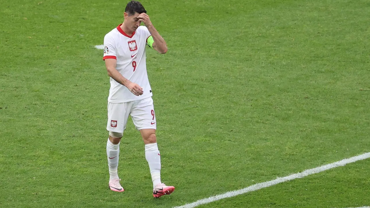 El delantero polaco Robert Lewandowski en Berl&iacute;n, Alemania. EFE/EPA/ABEDIN TAHERKENAREH