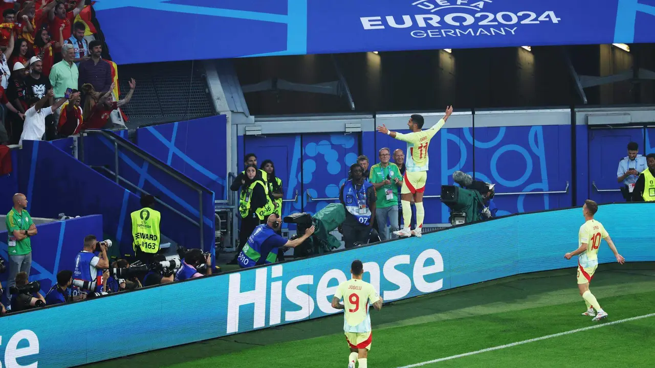 El delantero de Espa&ntilde;a Ferran Torres marca el 0-1 durante el partido del grupo B entre Albania y Espa&ntilde;a en D&uuml;sseldorf, Alemania EFE/EPA/GEORGI LICOVSKI