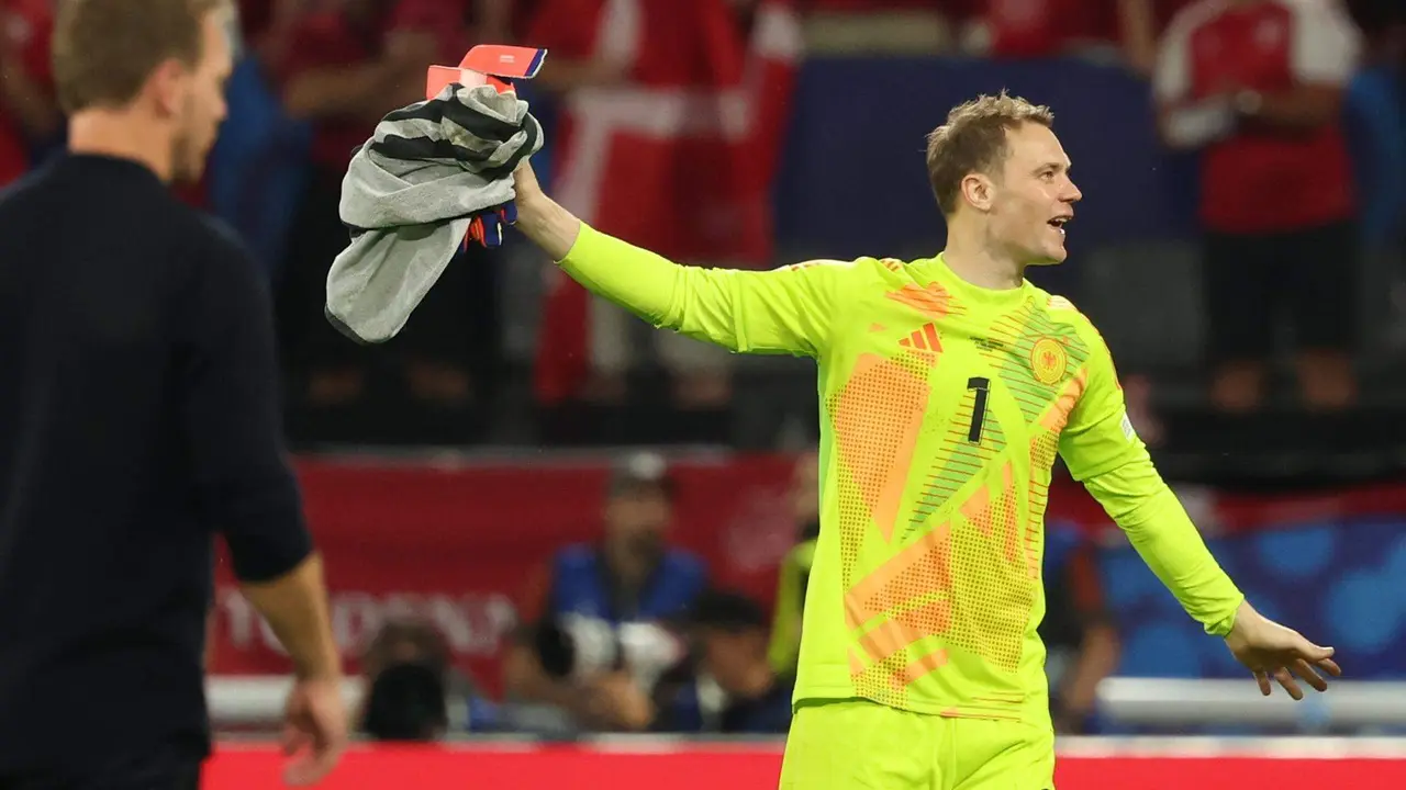 El portero alem&aacute;n Neuer reacciona despu&eacute;s de ganar el partido de octavos de la Eurocopa 2024 entre su selecci&oacute;n y Dinamarca. EFE/EPA/FRIEDEMANN VOGEL