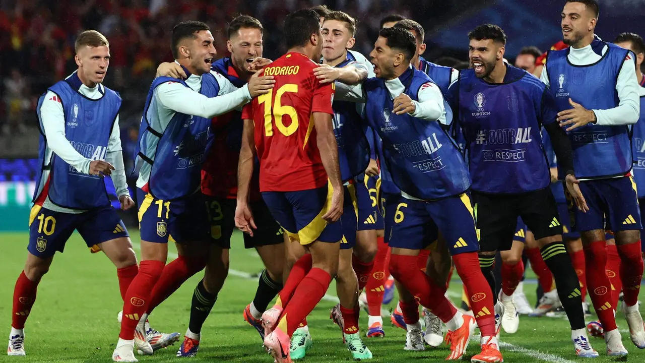 Rodri celebra el 1-1 ante Georgia en Colonia, Alemania. EFE/EPA/ANNA SZILAGYI