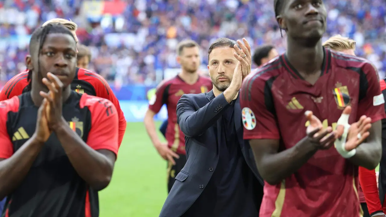 El seleccionador alem&aacute;n de B&eacute;lgica Domenico Tedesco tras el partido que ha enfrentado a Francia y B&eacute;lgica en D&uuml;sseldorf. EFE/EPA/CHRISTOPHER NEUNDORF
