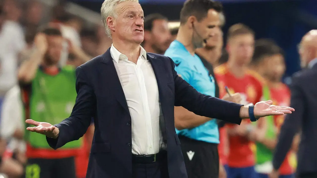 El seleccionador Didier Deschamps en M&uacute;nich durante el partido de semifinales ante Espa&ntilde;a. EFE/EPA/CLEMENS BILAN/Archivo