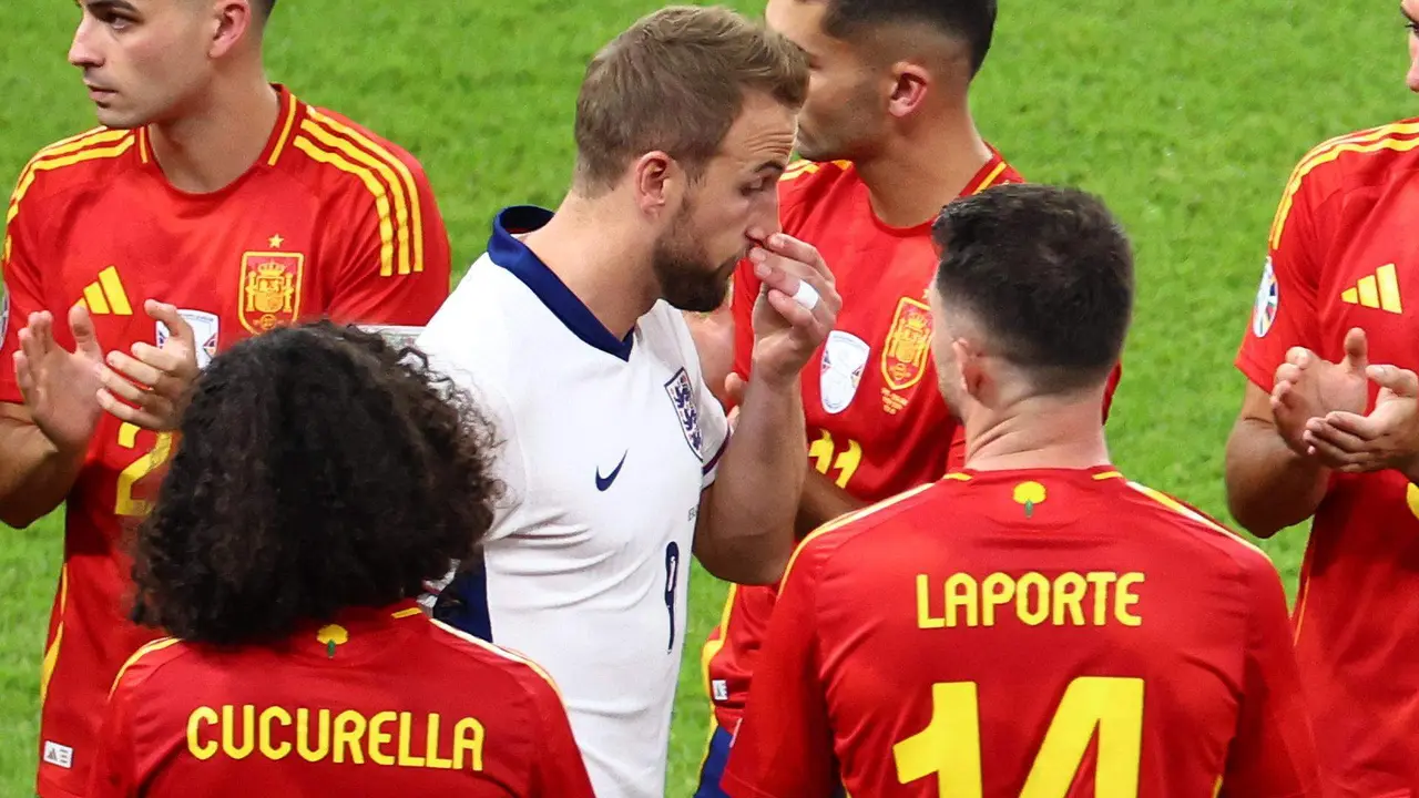 Harry Kane tras el encuentro correspondiente a la final de la Eurocopa que disputaron Inglaterra en el Estadio Ol&iacute;mpico de Berl&iacute;n. EFE/EPA/HANNIBAL HANSCHKE