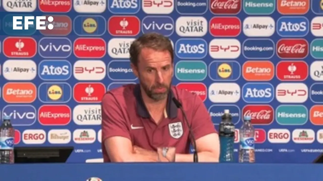 Gareth Southgate, entrenador de Inglaterra de f&uacute;tbol, reconoci&oacute; este s&aacute;bado en rueda de prensa que la selecci&oacute;n espa&ntilde;ola, a la que se enfrent&oacute; en los cuartos de final de la Eurocopa de 1996 cuando era jugador, "deber&iacute;a haber ganado" aquel encuentro que finalmente se llev&oacute; su equipo en la tanda de penaltis. 1'36''