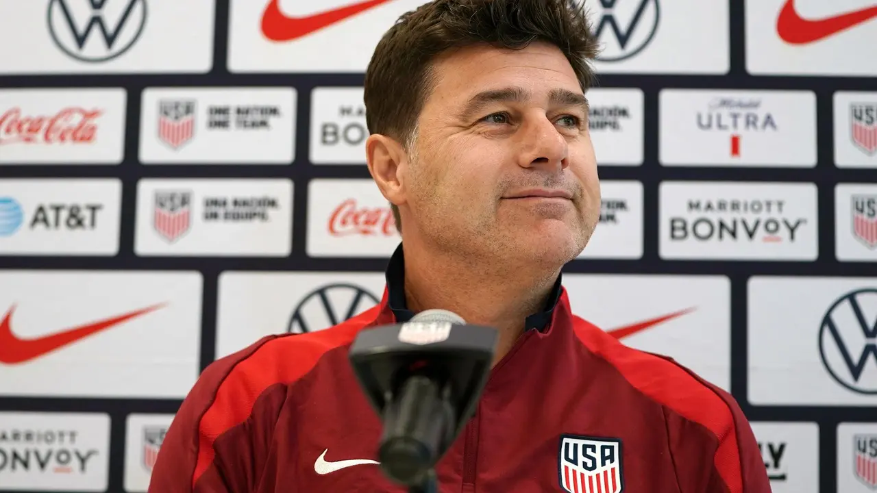 Foto de archivo del seleccionador de Estados Unidos, a quien este s&aacute;bado le sobraron motivos para sonre&iacute;r por el triunfo macizo sobre Venezuela por 3-1 en Fort Lauderdale (Fl&oacute;rida) con un grupo de j&oacute;venes talentos. EFE/EPA/DUSTIN SAFRANEK
