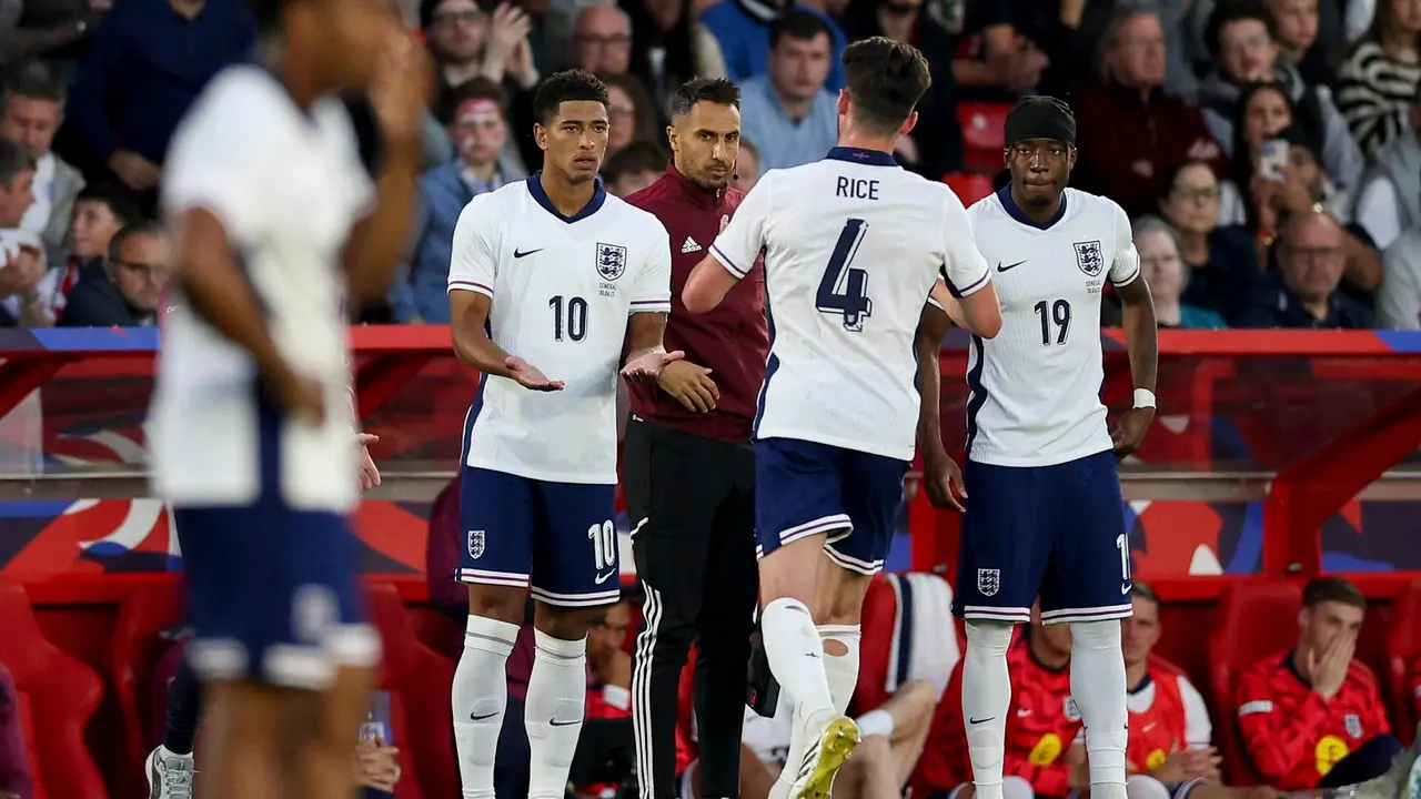 Jude Bellingham entra por Declan Rice durante el partido amistoso que han jugado Snegal e Inglaterra en Nottingham, Reino Unido. EFE/EPA/ADAM VAUGHAN