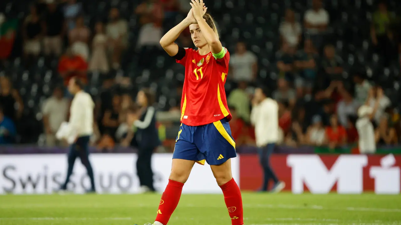 La centrocampista de la selecci&oacute;n espa&ntilde;ola, Alexia Putellas, durante el partido del grupo B de la Eurocopa Femenina 2025 que han disputado hoy jueves frente a Portugal en el Stade de Suisse en Berna. EFE/ Ana Escobar